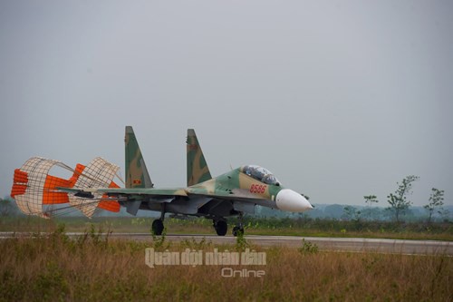 Hổ mang chúa Su-30MK2 Lam Sơn tự tin làm chủ bầu trời
